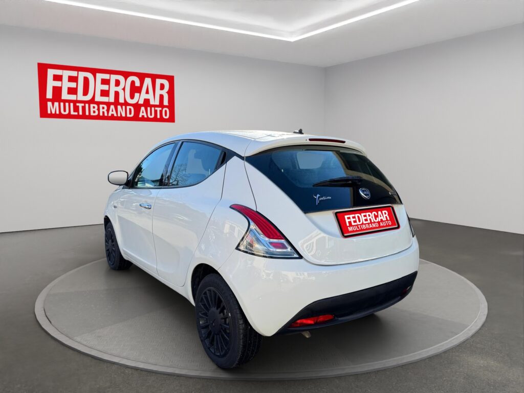 LANCIA Ypsilon 1.0 FireFly 5 porte S&S Hybrid Ecochic Silver