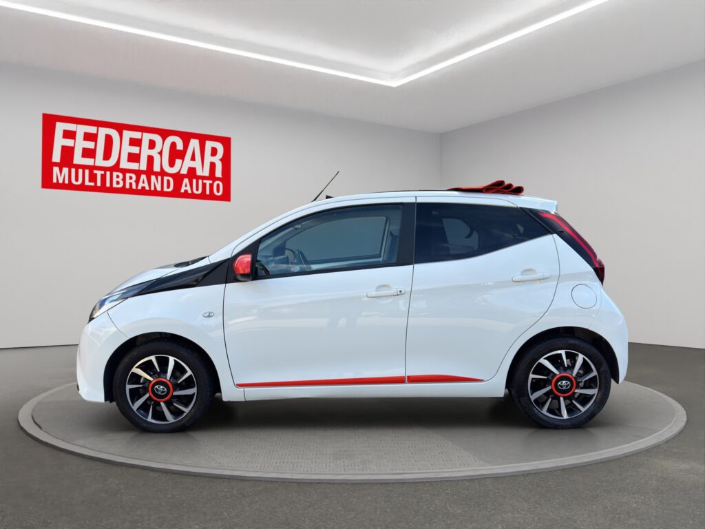 TOYOTA Aygo Connect 1.0 VVT-i 72 CV 5 porte x-wave orange